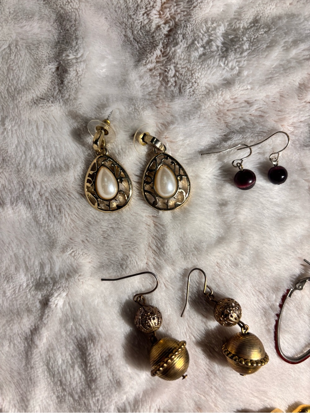 Assorted earrings - Picture 3 of 6